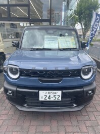 個性が光るフロントフェイス！　新型クロスビーブラックスタイル展示してます！